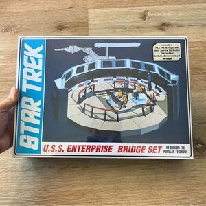 AMT Star Trek USS Enterprise Bridge 1/32 Model Kit